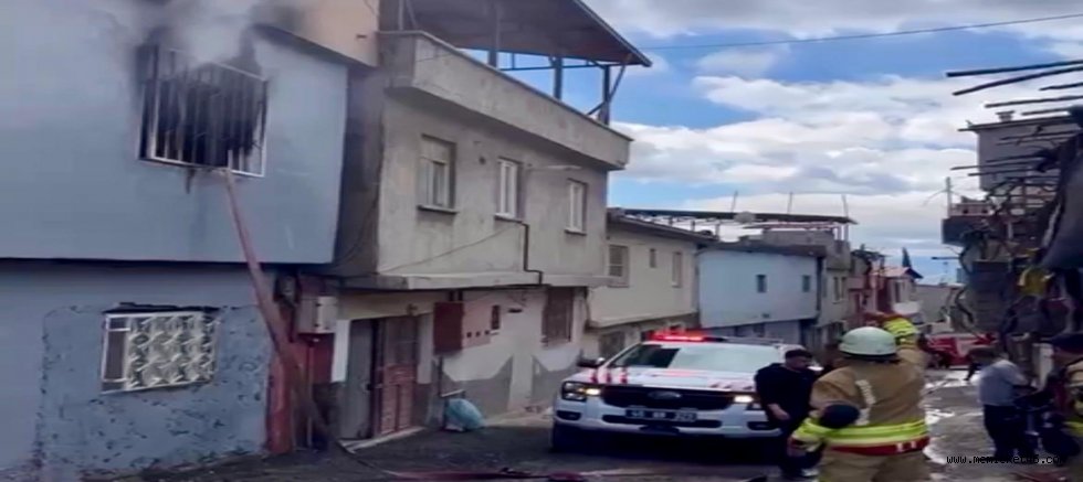 KAHRAMANMARAŞ’TA EV YANGINI: 1 YARALI