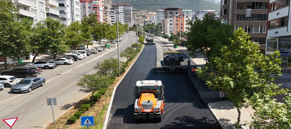 KAHRAMANMARAŞ’TA GENÇ OSMAN CADDESİ’NDE ASFALT YENİLEME ÇALIŞMASI BAŞLADI
