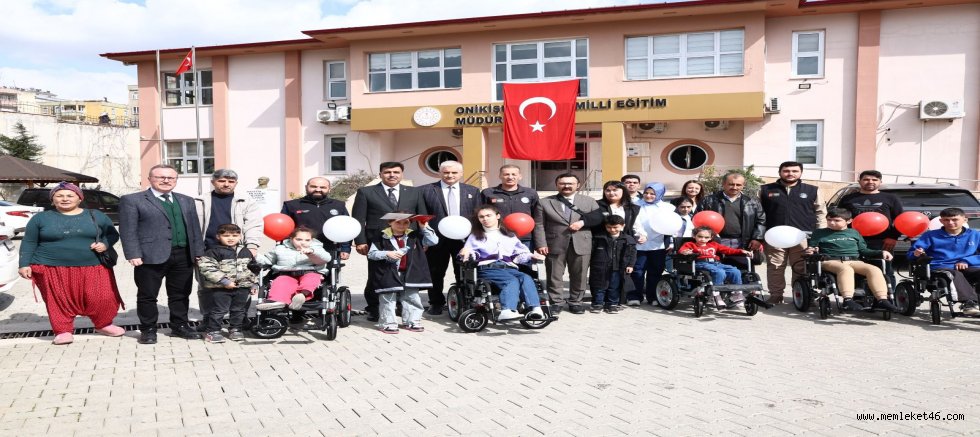 KAHRAMANMARAŞ’TA HAYIRSEVER POLİS MEMURUNDAN ÖZEL ÖĞRENCİLERE DESTEK