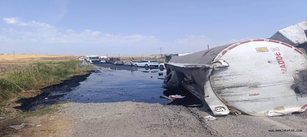 KAHRAMANMARAŞ'TA İKİ TIR ÇARPIŞTI: 2 YARALI