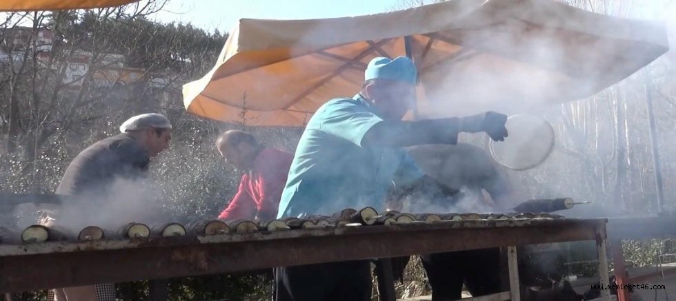 KAHRAMANMARAŞ’TA RAMAZAN LEZZETİ: PATLICAN KEBABI İFTAR SOFRALARINDA
