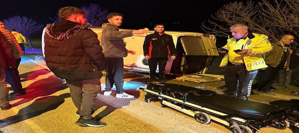 KAHRAMANMARAŞ'TA SERVİS ARACİ DEVRİLDİ 