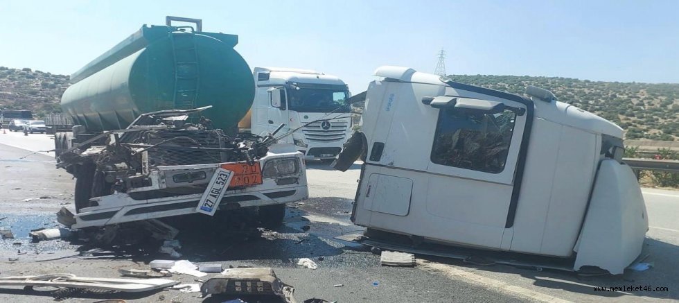 KAHRAMANMARAŞ’TA TANKER İLE KAMYON ÇARPIŞTI