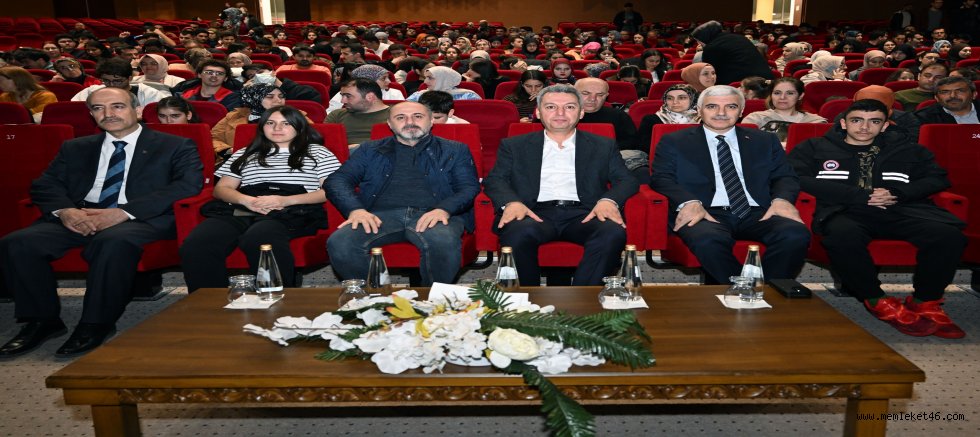 KSÜ’DE “FİRAVUNLA YÜZ YÜZE” ADLI TİYATRO OYUNU SAHNELENDİ