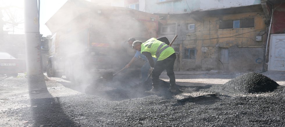 MAHALLE MAHALLE ONARIM: YOLLAR SICAK ASFALTLA YENİLENİYOR