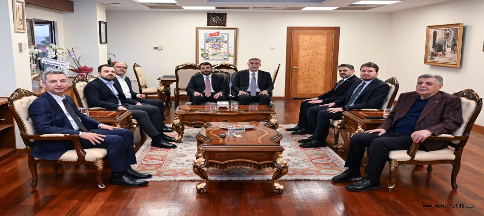 NEVZAT PAKDİL VE İL PROTOKOLÜ KSÜ REKTÖRÜ PROF. DR. İBRAHİM TANER OKUMUŞ’U ZİYARET ETTİ