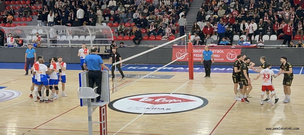 ONİKİŞUBAT BELEDİYESPOR TİE-BREAK’TE YIKILDI: 3-2’LİK MAĞLUBİYETE RAĞMEN ALKIŞ ALDI