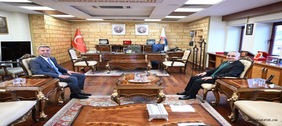 REKTÖR SAİT DOĞAN’DAN REKTÖR TANER OKUMUŞ’A HAYIRLI OLSUN ZİYARETİ