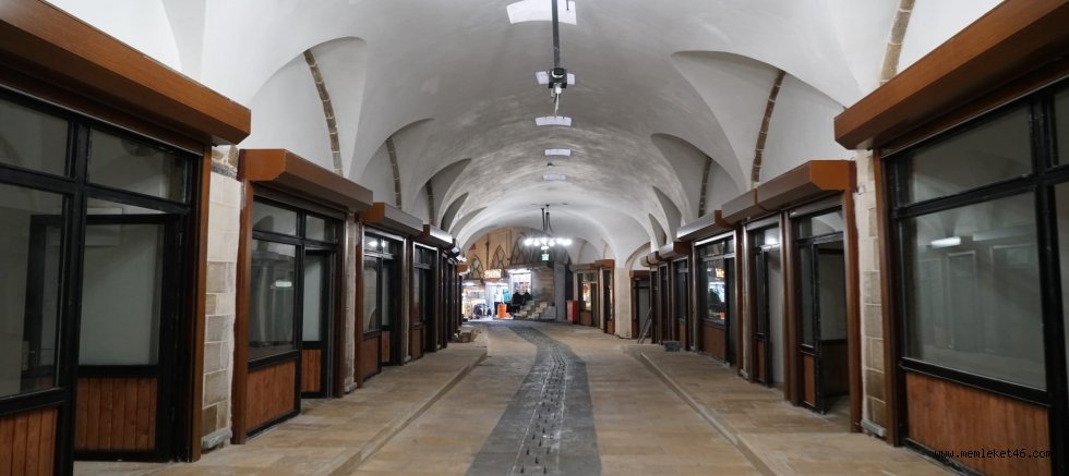 TARİHİ KAPALI ÇARŞI ZİYARETÇİLERİNE KAVUŞMAK İÇİN GÜN SAYIYOR