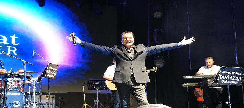 TÜRK POP MÜZİĞİNİN EFSANE İSMİ MİTHAT KÖRLER KAFUM’DA SAHNE ALDI