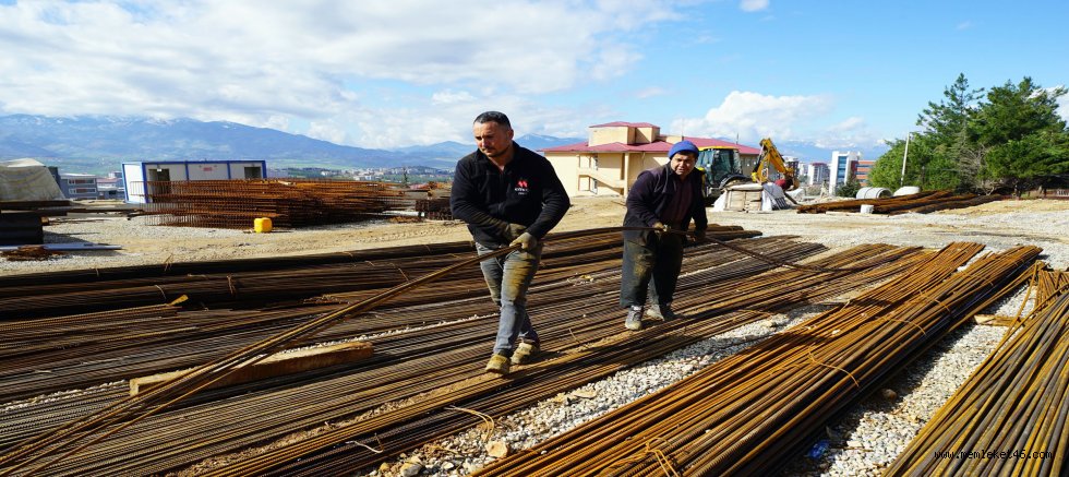 TÜRKİYE’NİN EN KAPSAMLI GENÇLİK MERKEZLERİNDEN BİRİ KAHRAMANMARAŞ’TA YÜKSELİYOR