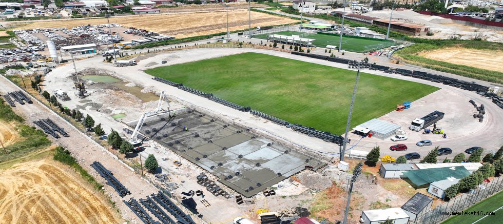 YENİ FUTBOL SAHASININ YAPIMI BÜYÜK BİR HIZLA SÜRÜYOR