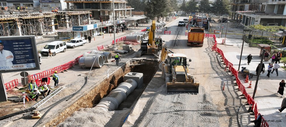 YENİ KONUTLARIN ALTYAPILARI DA HIZLA İNŞA EDİLİYOR