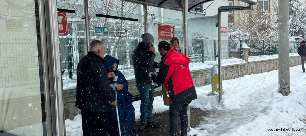 ONİKİŞUBAT’TA KAR SOĞUĞUNA KARŞI SICAK DAYANIŞMA