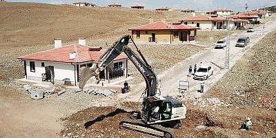 7 İLÇE 34 MAHALLEDE KÖY EVLERİNE 240 MİLYONLUK ALTYAPI YATIRIMI