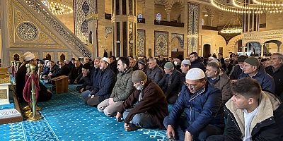 ABDÜLHAMİD HAN CAMİİ’NDE DEPREM ŞEHİTLERİ İÇİN MANEVİ BULUŞMA