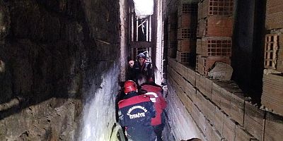 AÇIK MAZGALDAN HAVALANDIRMA BOŞLUĞUNA DÜŞEN ÇOCUK YARALANDI