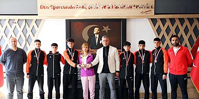 ADİL SANİ KONUKOĞLU SPOR LİSESİ ATLETİZM ERKEK TAKIMI TÜRKİYE ÜÇÜNCÜSÜ OLDU