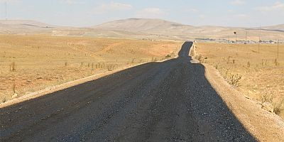 AFŞİN’DE 15 KİLOMETRELİK GRUP YOLUNDA ÇALIŞMALAR TAMAMLANIYOR