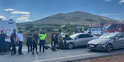 AFŞİN’DE İKİ OTOMOBİL ÇARPIŞTI: 6 YARALI