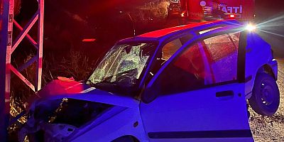 AFŞİN’DE OTOMOBİL ELEKTRİK DİREĞİNE ÇARPTI: 1 YARALI