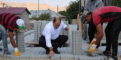 AFŞİN KOÇOVASI MAHALLESİ’NDE YOL ÇALIŞMALARI HIZ KESMEDEN DEVAM EDİYOR
