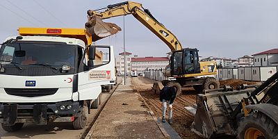 AFŞİN VE ELBİSTAN’DA DA GEÇİCİ BARINMA MERKEZLERİNİN ALTYAPISI BÜYÜKŞEHİR’DEN