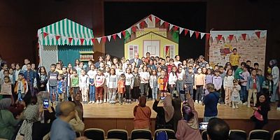 AFŞİN VE GÖKSUNLU ÇOCUKLAR “ÇÖZÜM BAKANLIĞI” GÖSTERİSİNİ ÇOK SEVDİ
