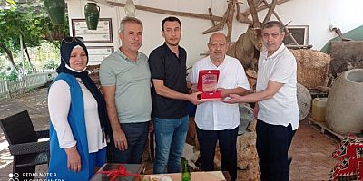 AKİAD GENEL BAŞKANI AHMET ALKIŞ’TAN MADO’YA PLAKETLİ TEŞEKKÜR