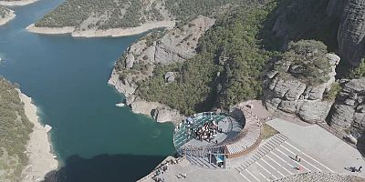 ALİ KAYASI CAM TERAS, YERLİ VE YABANCI TURİSTLERİN UĞRAK NOKTASI HALİNE GELDİ