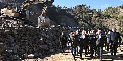 ANDIRIN’IN ŞEHİR MERKEZİNE ULAŞIMINI KISALTACAK YOLDA ÇALIŞMALAR HIZLA SÜRÜYOR