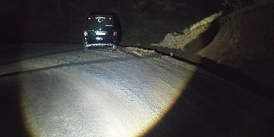 KAHRAMANMARAŞ’TA HAFİF TİCARİ ARAÇ TOPRAK ZEMİNE ÇARPTI: 6 YARALI  