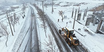 ARTERLERİ ULAŞIMA AÇIK TUTMAK İÇİN BÜYÜKŞEHİR’DEN YOĞUN MESAİ