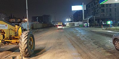 ASFALT ÖNCESİ YOL TAMİRATLARI SÜRÜYOR