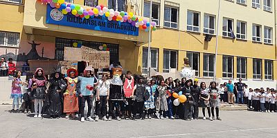 ATIK MALZEMELERLE HAZIRLANAN KIYAFETLER