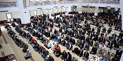 AYSER ÇALIK ORTAOKULU’NDA HAYATINI KAYBEDENLER İÇİN KSÜ MERKEZ CAMİ’DE MEVLİT PROGRAMI DÜZENLENDİ