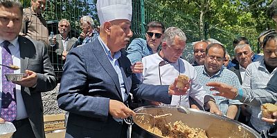 BAKAN KİRİŞCİ  HELVA DAĞITTI 