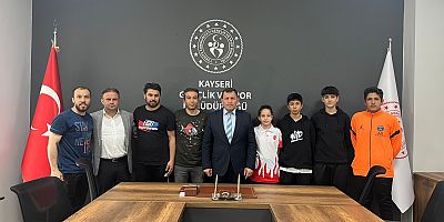 BAŞARILI SPORCULAR MÜDÜR KABAKCI’YA ZİYARET