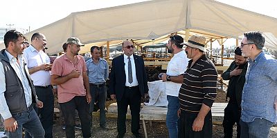 BAŞKAN AKPINAR, KURBAN SATIŞ YERİNİ ZİYARET ETTİ