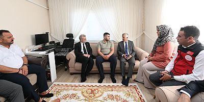 BAŞKAN GÖRGEL’DEN KAHRAMAN MEHMETÇİĞE GEÇMİŞ OLSUN ZİYARETİ