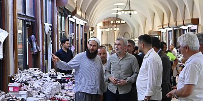 BAŞKAN GÖRGEL, KAPALI ÇARŞI’DA ESNAF VE VATANDAŞLARLA BİR ARAYA GELDİ