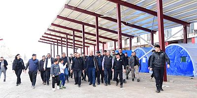 BAŞKAN GÜNGÖR, BAKAN SOYLU İLE GEÇİCİ ESNAF ÇARŞILARINI ZİYARET ETTİ