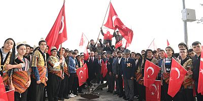 BAŞKAN GÜNGÖR: “BAYRAK ONUR, ŞEREF VE NAMUSTUR”