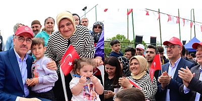 BAŞKAN GÜNGÖR, ÇOCUKLARIN NEŞESİNE ORTAK OLDU