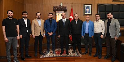 BAŞKAN GÜNGÖR’DEN ÜNLÜ İSİMLERE KÜLTÜR YAYINLARI HEDİYESİ
