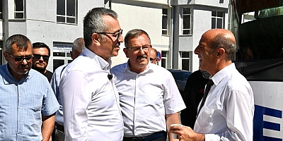 BAŞKAN GÜNGÖR, ESNAF VE VATANDAŞLARLA BİR ARADA