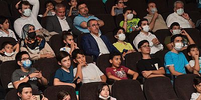 BAŞKAN GÜNGÖR GENÇLERLE ŞAFAK VAKTİ’Nİ İZLEDİ