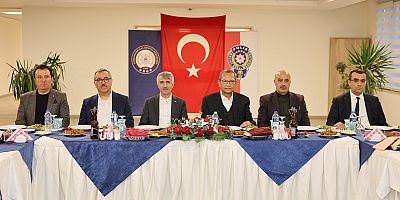 BAŞKAN GÜNGÖR, İFTARDA EMNİYET MENSUPLARIYLA BİR ARAYA GELDİ