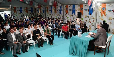 BAŞKAN GÜNGÖR, KİTAP FUARINDA GENÇLERLE BULUŞTU