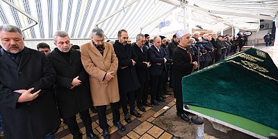 Büyükşehir Belediyesi Meclis Başkanvekili Arif Şen’in cenaze törenine katılan Başkan Güngör